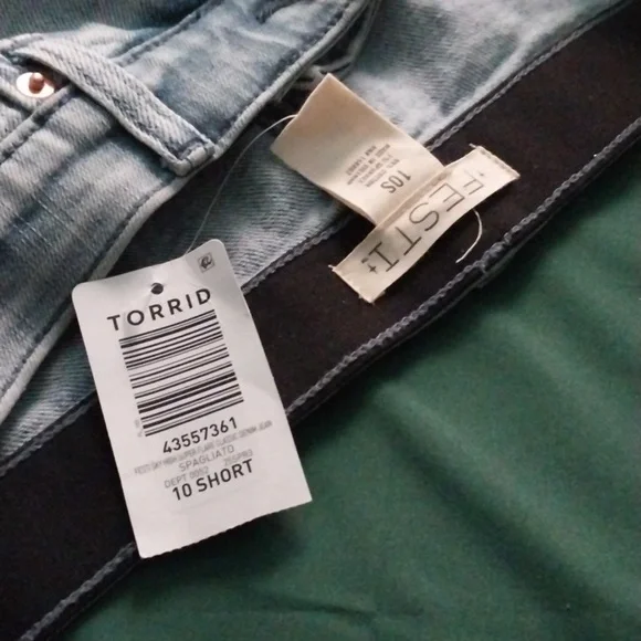 Torrid Festi Super Flare Jeans - Picture 6 of 6